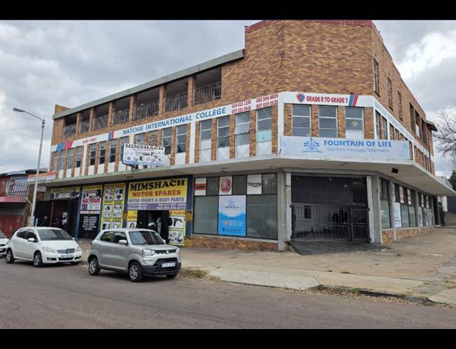 991M² BUSINESS CENTRE FOR SALE IN ALBERTON NORTH